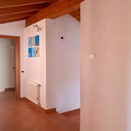 La Gora, Tra Mare E Sentieri