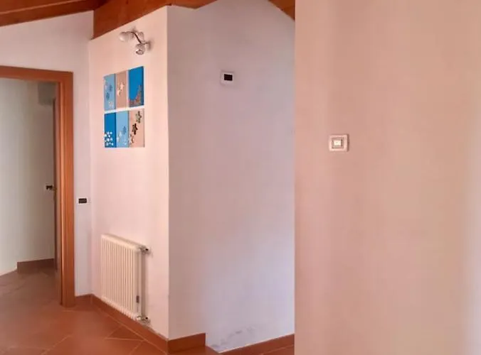 La Gora, Tra Mare E Sentieri