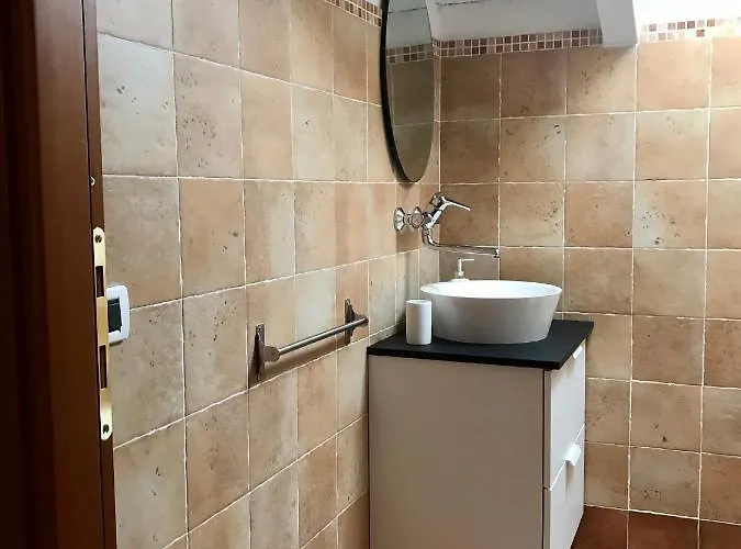 La Gora, Tra Mare E Sentieri ليريسي